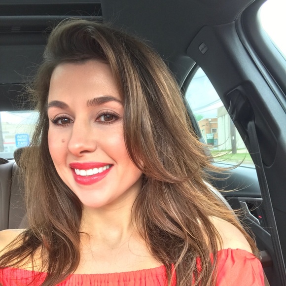 Meet your Posher, Nadia - Picture 1 of 1